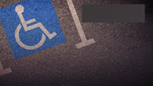 المرور يضبط 1652 مركبة تحتل أماكن ذوي الإعاقة ويطبق عقوبات صارمة على المخالفين